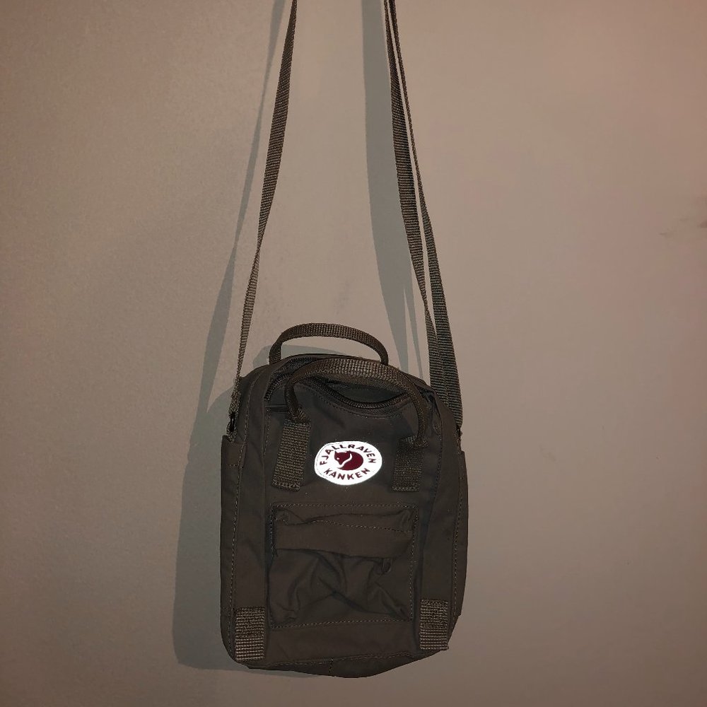 Grey Fajallraven Kanken Purse